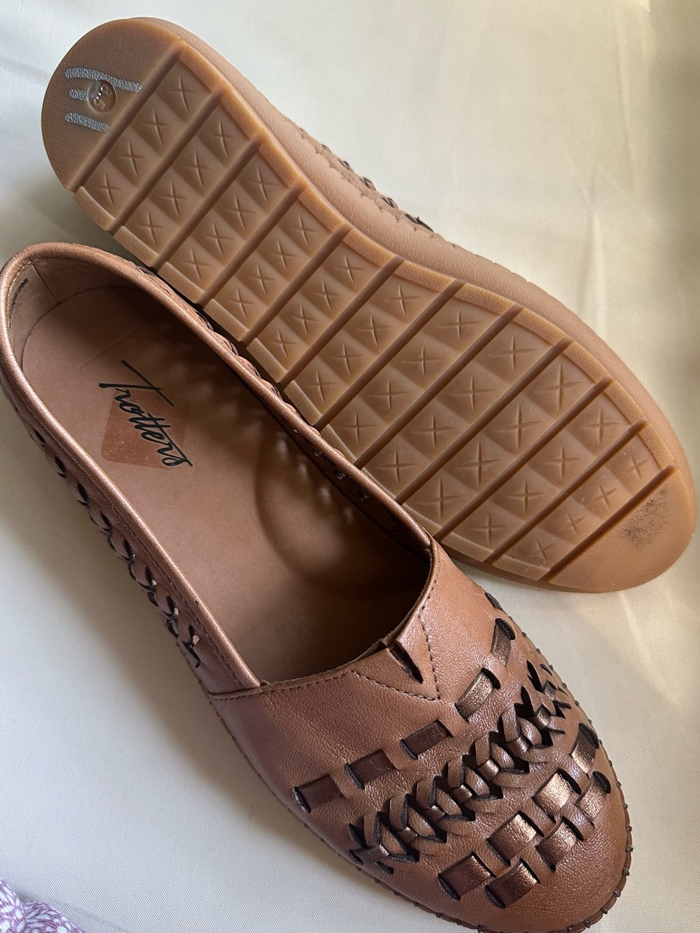 Trotters Tan Woven Leather Slip-On Flats - Women Brown 8.5 - Picture 3 of 7